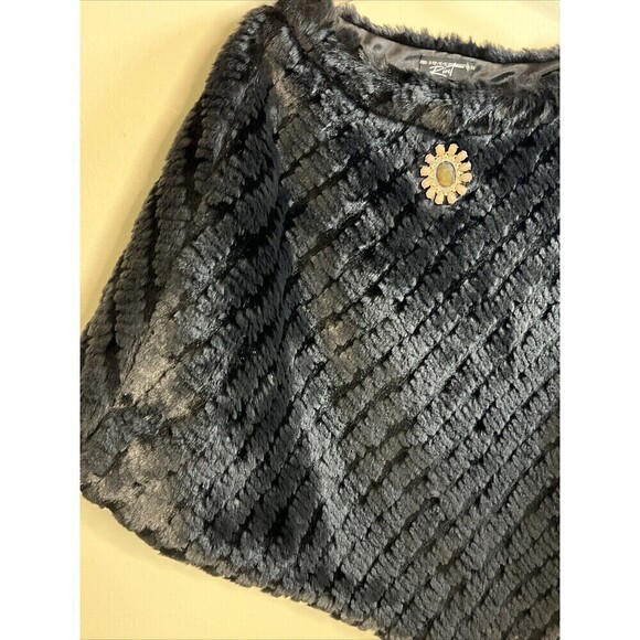 Black Rivet Poncho Women's One Size Black Faux Rabbit Fur Boat Neck Shawl Poncho - Picture 2 of 9